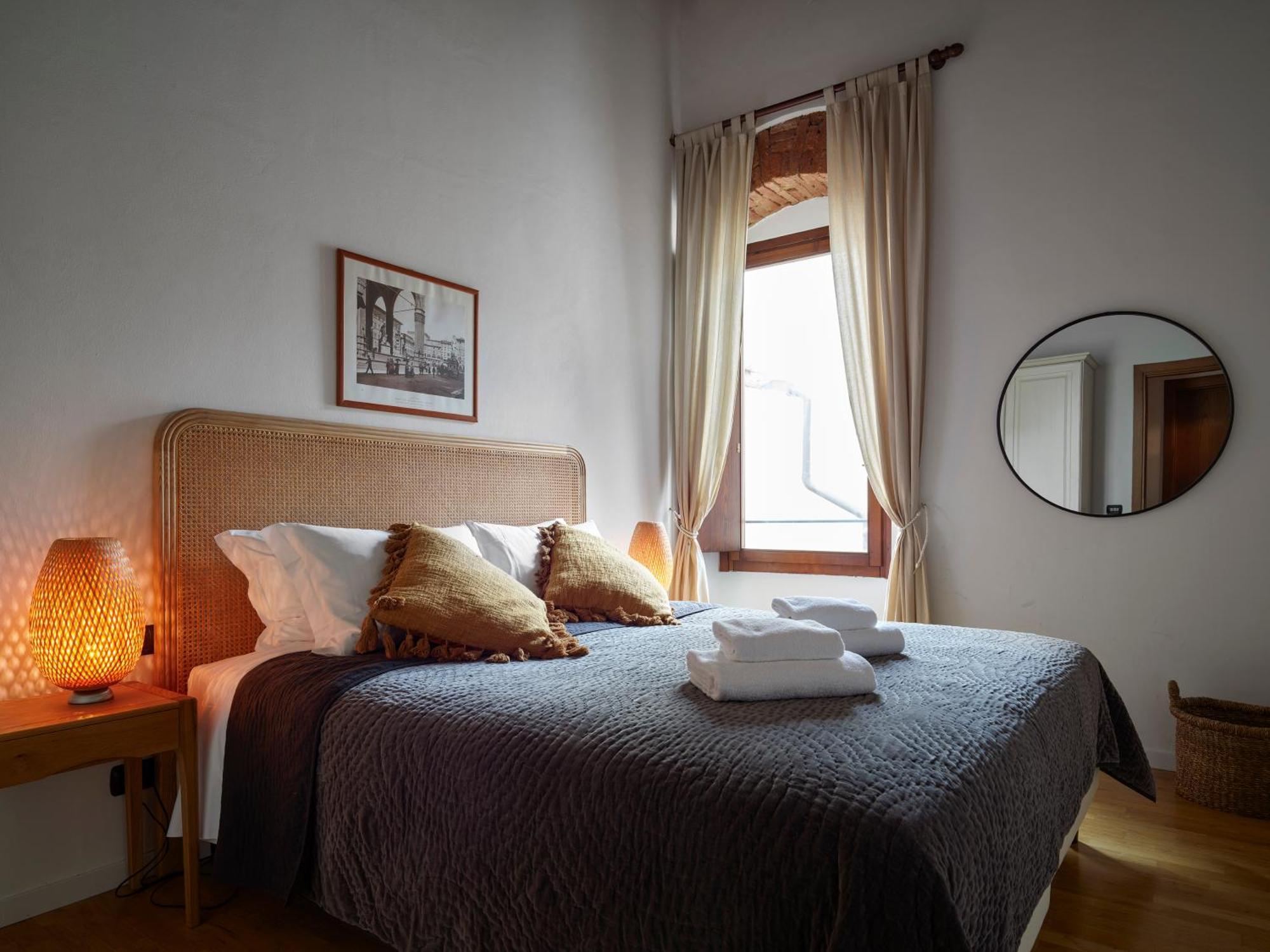 One Of A Kind Near The Duomo W/Balcony Palace Apt فلورنس المظهر الخارجي الصورة