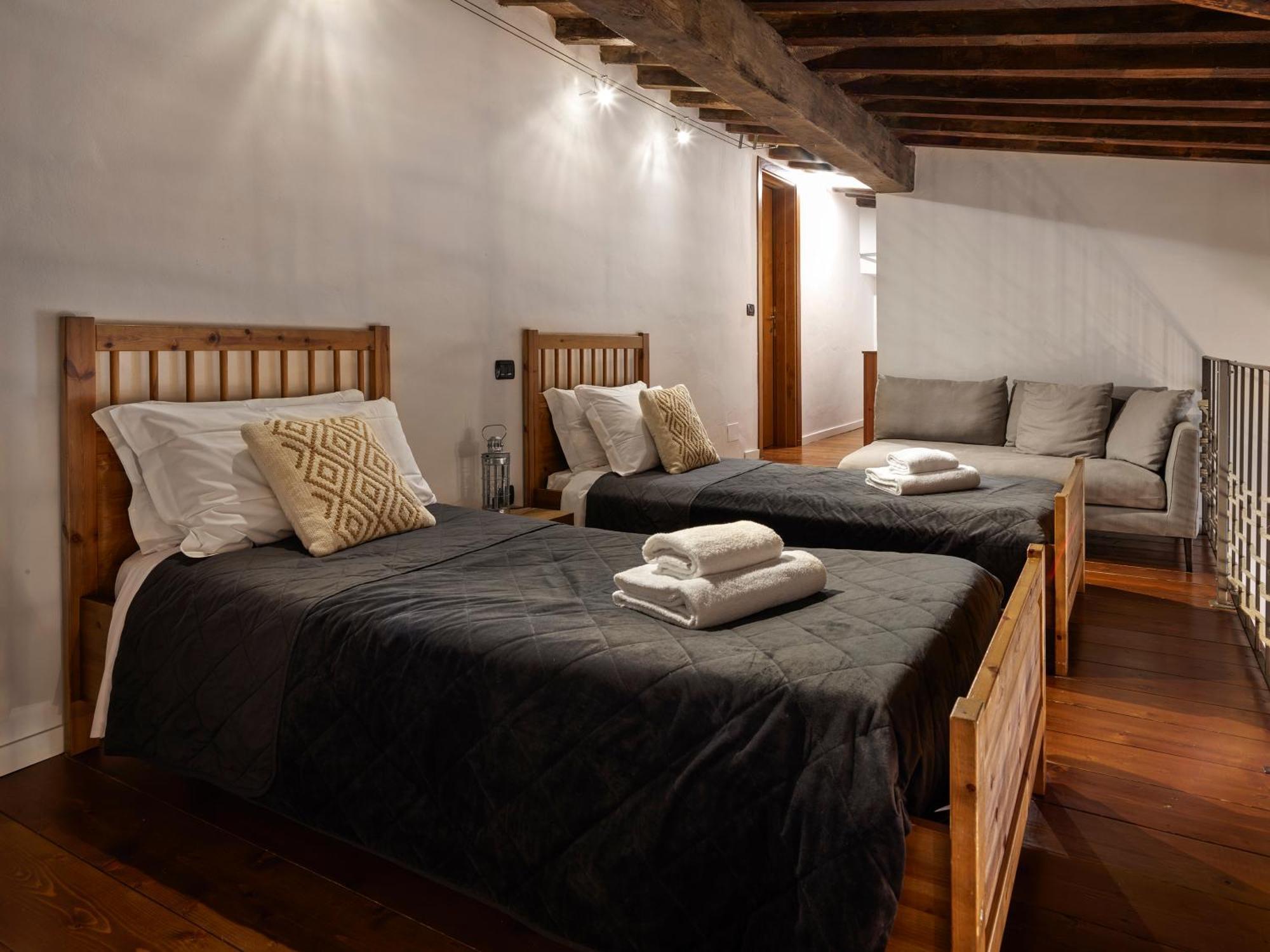 One Of A Kind Near The Duomo W/Balcony Palace Apt فلورنس المظهر الخارجي الصورة