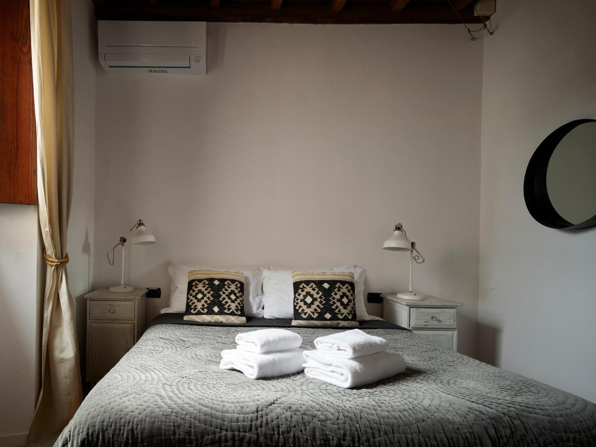 One Of A Kind Near The Duomo W/Balcony Palace Apt فلورنس المظهر الخارجي الصورة