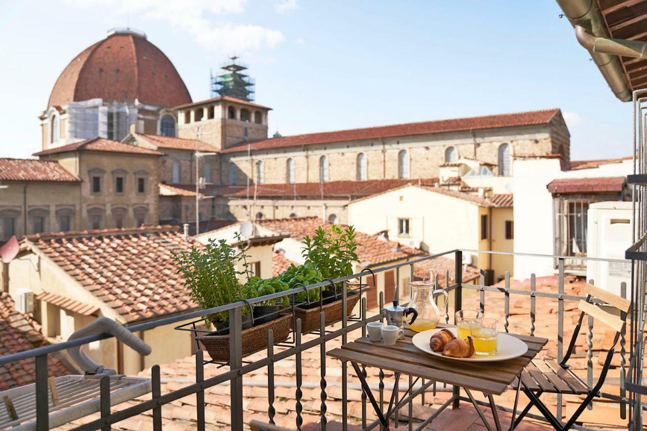 One Of A Kind Near The Duomo W/Balcony Palace Apt فلورنس المظهر الخارجي الصورة